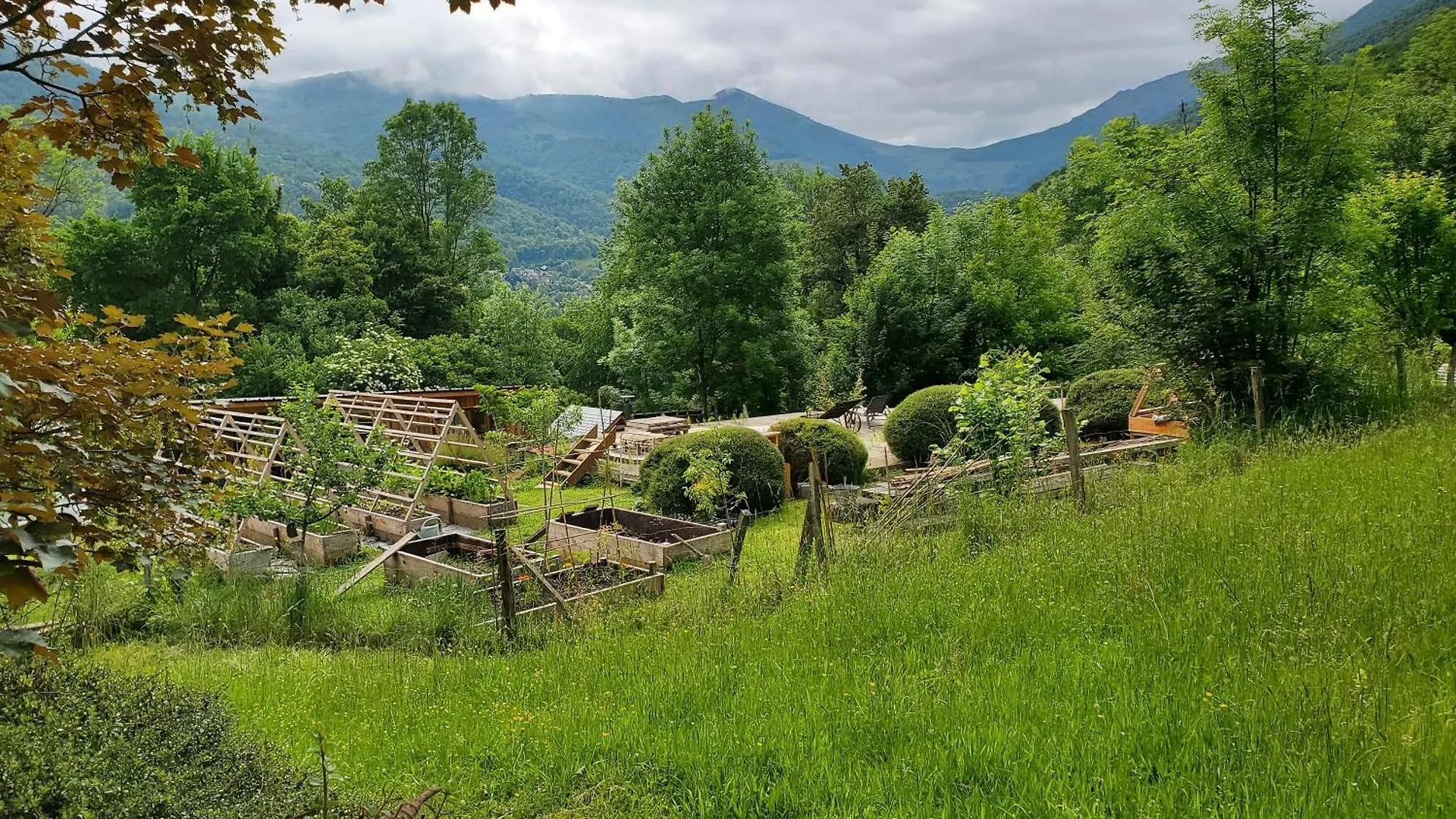 Cabane Petit Bouddha Arrien-en-Bethmale بيت للعطل